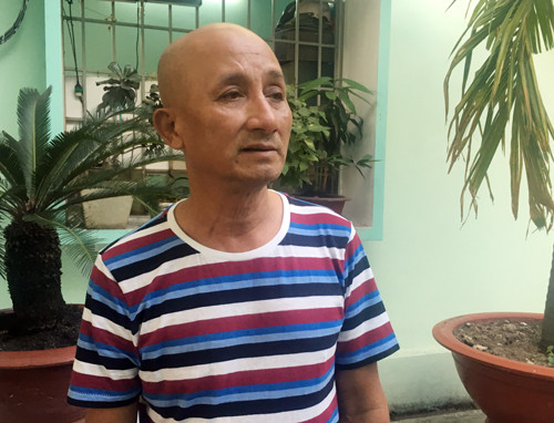 Nguyễn Phú Thạch tại cơ quan công an