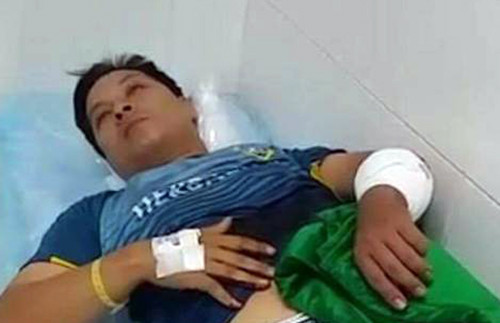 Tài xế Tân được đưa đến bệnh viện ở quận Cái Răng, TP Cần Thơ cấp cứu