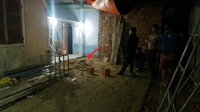 Bên trong hiện trường, nơi phát hiện phần thi thể dưới nền nhà