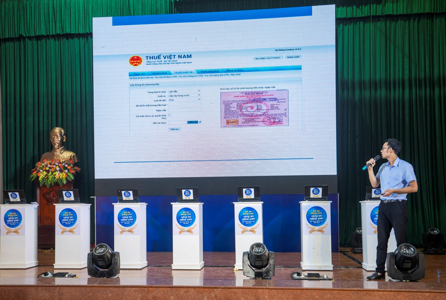 Nguyễn Đăng Quang- cán bộ trẻ cơ quan Tổng cục Thuế trong bài thuyết trình với chủ đề “Cách tiếp cận thích nghi của thế hệ trẻ đối với cuộc cách mạng công nghiệp lần thứ 4"