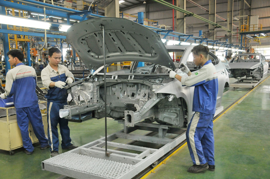 Công nhân TC Motor lắp ráp xe ô tô tại nhà máy ở Ninh Bình. Ảnh: Tuấn Nguyễn