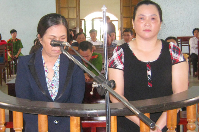  2 bị cáo Phượng (bên phải) và Thụ.