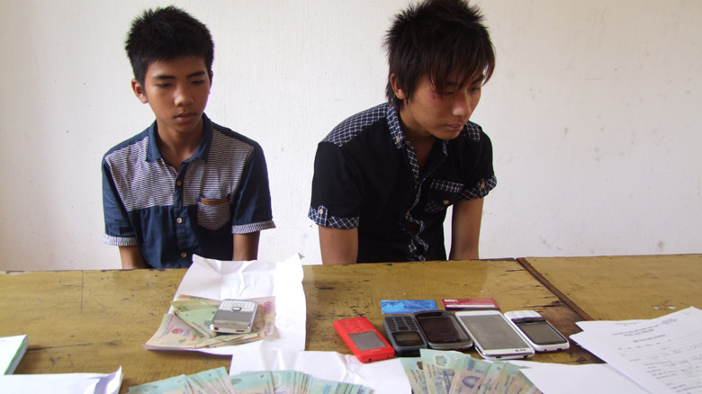 Hai đối tượng lừa đảo tại cơ quan điều tra