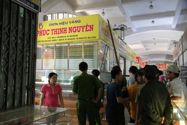 Lực lượng Công an đã có mặt tại hiện trường điều tra vụ việc. Ảnh: Dân trí