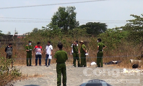 Công an phong tỏa, khám nghiệm hiện trường
