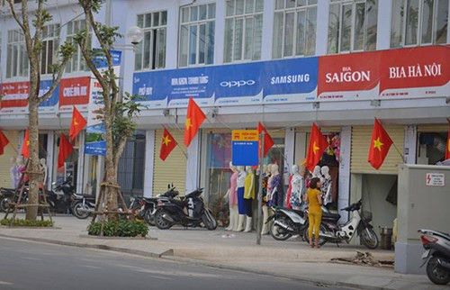 Thành phố chỉ quy định về kích cỡ, không quy định về màu sắc của biển quảng cáo 