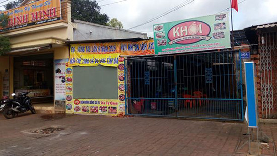 Vỉa hè nơi hai nạn nhân bị đâm lúc ngồi nhậu