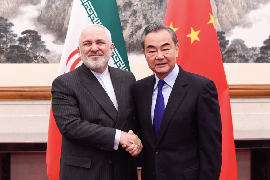 Ngoại trưởng Trung Quốc Vương Nghị (phải) và người đồng cấp Iran Javad Zarif trong cuộc gặp tại Bắc Kinh vào tháng 1 năm nay. (Ảnh: Xinhua)