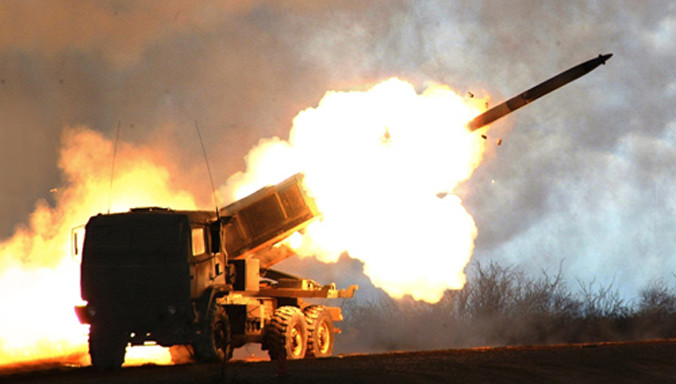 Pháo phản lực M142 khai hỏa. Ảnh: Lockheed Martin.