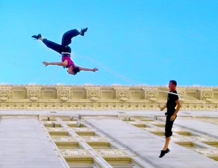 Nghẹt thở màn nhảy múa trong không trung