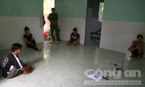 Bốn đối tượng tại cơ quan công an.