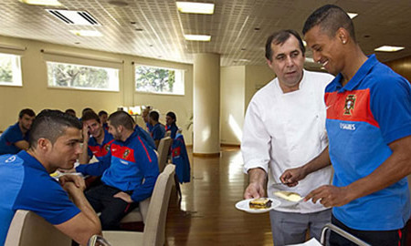 Bồ Đào Nha lên ngôi vô địch EURO nhờ xơi… cá tuyết