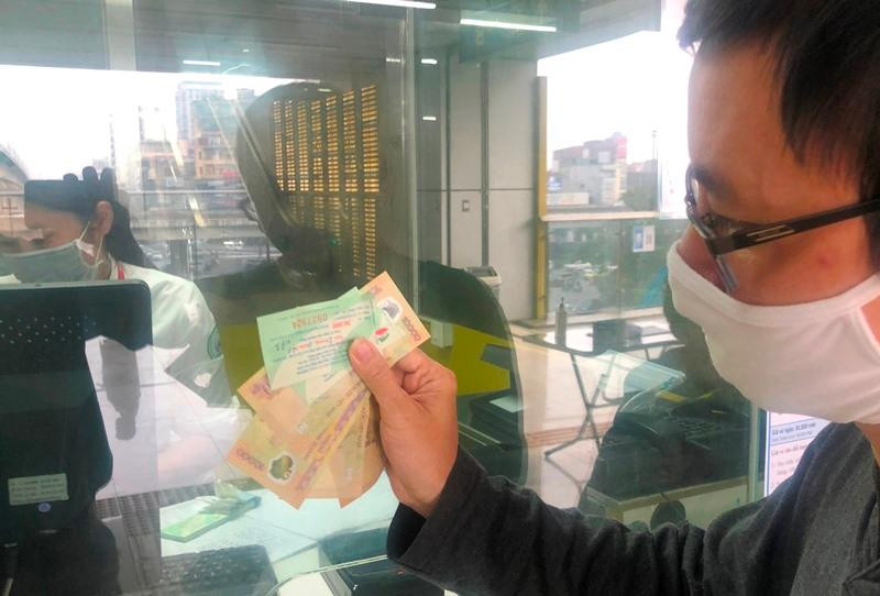 Hình ảnh ngày đầu tiên khách mua vé đi tàu Cát Linh - Hà Đông