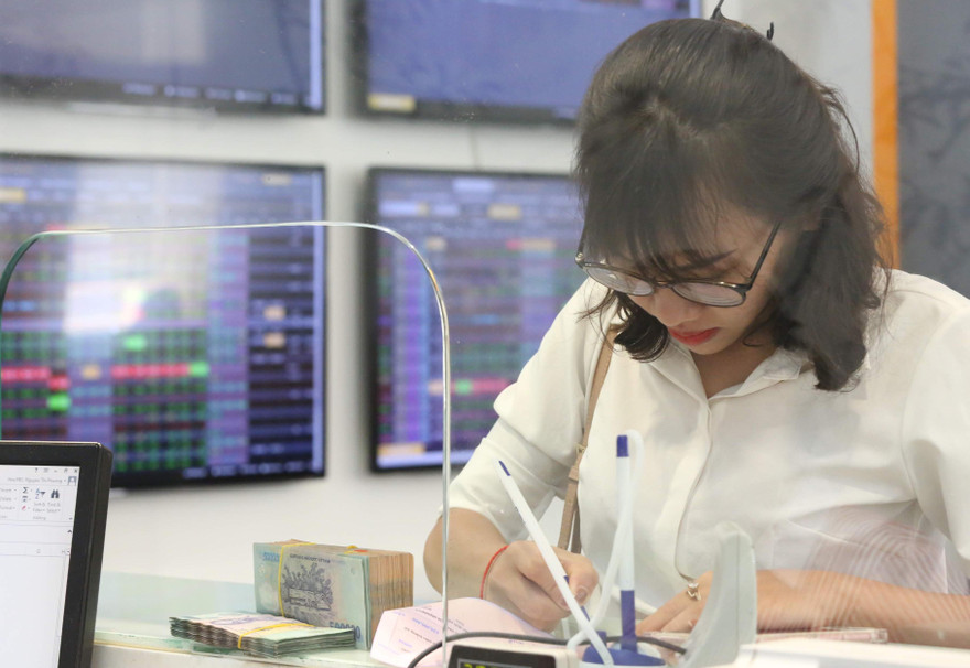 Thời gian qua TTCK đã thu hút một lượng nhà đầu tư mới và dòng tiền kỷ lục ; Ảnh ( minh hoa) - Như Ý 