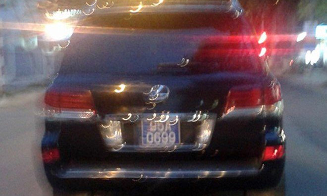 Biển số 95A-0699 được cho là tồn kho, PC67 Hậu Giang cho Văn phòng UBND tỉnh này mượn để gắn vào Lexus tư nhân. Ảnh: CTV.