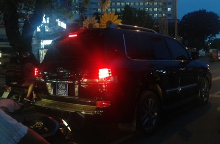 Chuyện Công an tỉnh Hậu Giang cấp biển xanh cho xe Lexus trị giá khoảng 5,7 tỷ đồng được ông Trịnh Xuân Thanh-Phó chủ tịch UBND tỉnh Hậu Giang sử dụng suốt thời gian dài gây bức xúc dư luận thời gian qua. Ảnh: H.T.