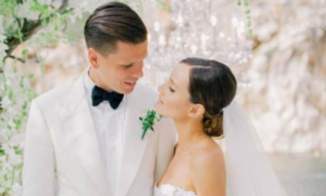 Người đẹp hát và trái tim chia đôi mùa EURO