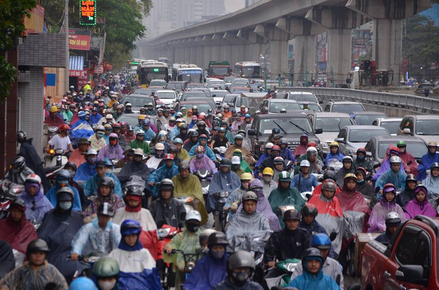 Tuyến đường Nguyễn Trãi, Nguyễn Xiển xảy ra ùn tắc trong giờ cao điểm.