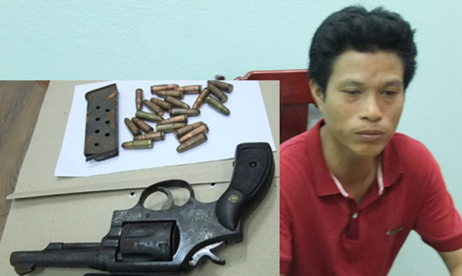 Lê Anh Dũng cùng tang vật. Ảnh: Công an Thanh Hóa