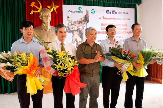 Trao quà cho cựu TNXP chống Pháp tại Thanh Hoá