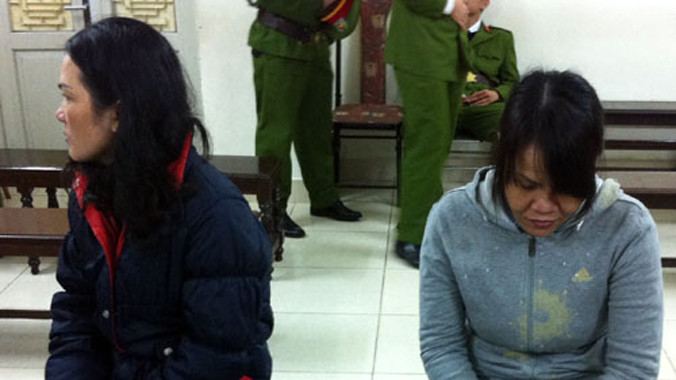 Hai bị cáo tại tòa.