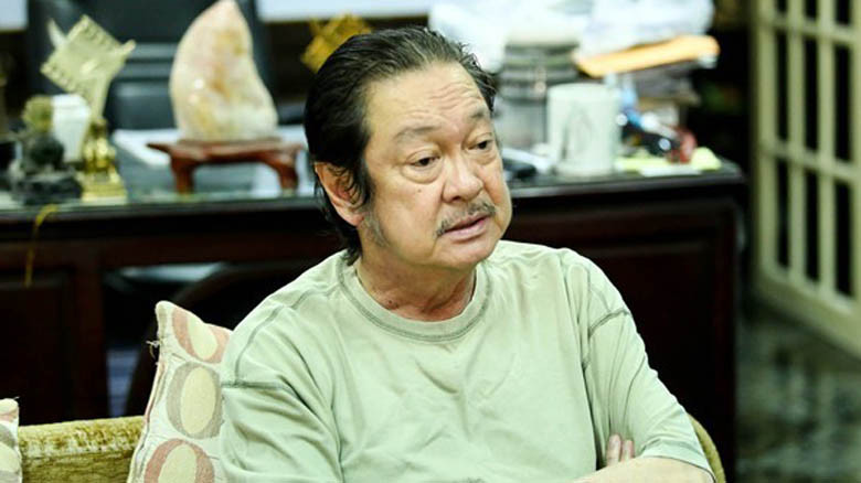 Nghệ sỹ Chánh Tín đang "bi đát hóa" hoàn cảnh của mình.