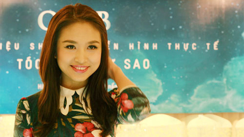 Vân Hugo rạng rỡ bên Diệu Hương