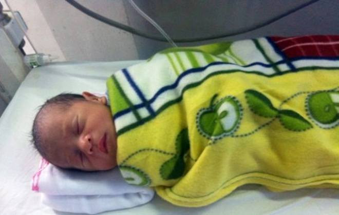 Đã có rất nhiều gia đình nhận nuôi cô bé bị bỏ rơi.