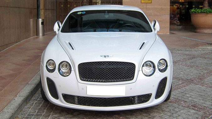Bentley Continental GT Supersports là phiên bản nâng cấp của siêu xe Continental GT. Trong khi phiên bản thường được bố trí 4 chỗ ngồi thì Supersports chỉ có hai ghế thể thao.