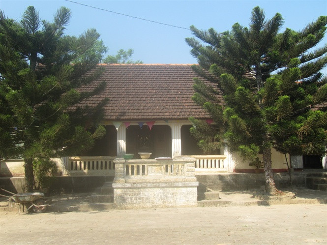 Nhiều căn nhà lá mái thay mái tranh bằng mái ngói.