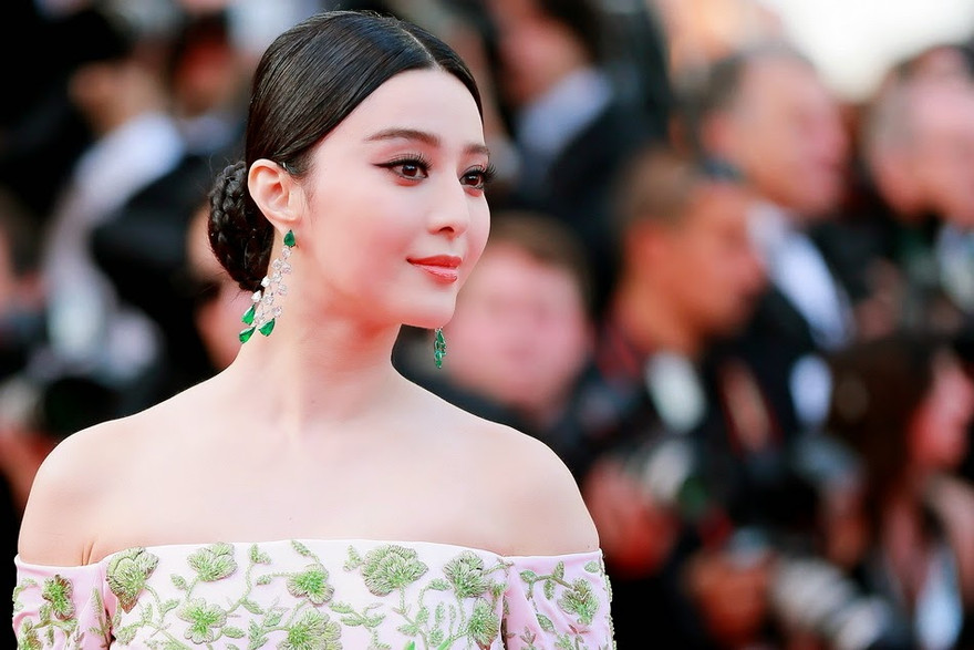 Phạm Băng Băng rạng ngời, khoe vai trần tại LHP Cannes 68