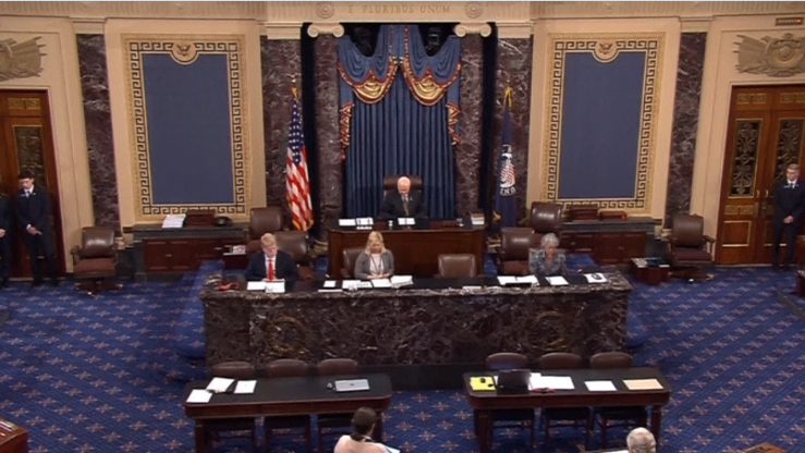 Phút mặc niệm cho các nạn nhân vụ thảm sát ở Las Vegas do Thượng nghị sĩ McConnel dẫn dắt. Ảnh cắt từ video