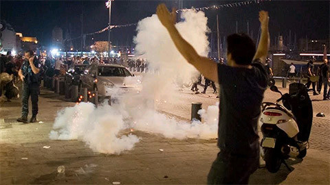 Holigan Anh choảng nhau với dân Pháp trước thềm EURO