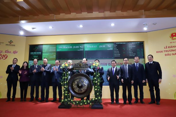 Chứng khoán chính thức khai phiên mới sáng nay 2/1