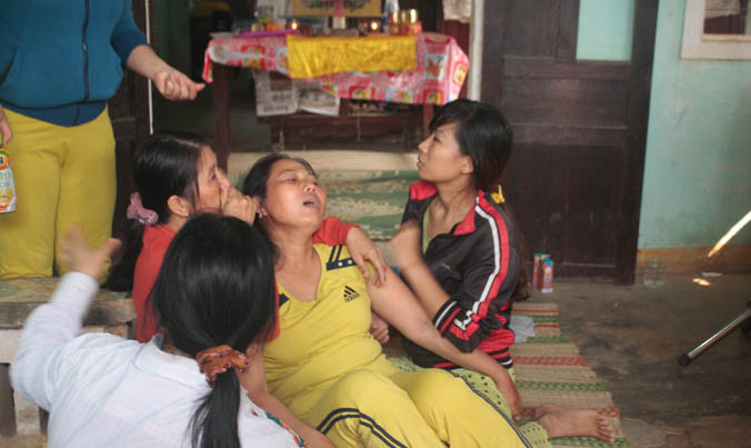 Gia đình chị Ngô Thị Hai đau lòng trước sự ra đi đột ngột của con trai.