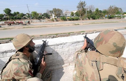 Radio Thế giới 24h: Hàng chục cảnh sát bị bắt làm con tin