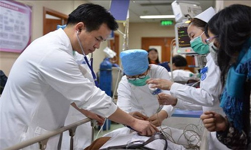 Cố ý đặt xác mẹ trong phòng cấp cứu 50 tiếng, cô gái lĩnh án 16 tháng tù. Ảnh minh họa: Sina.