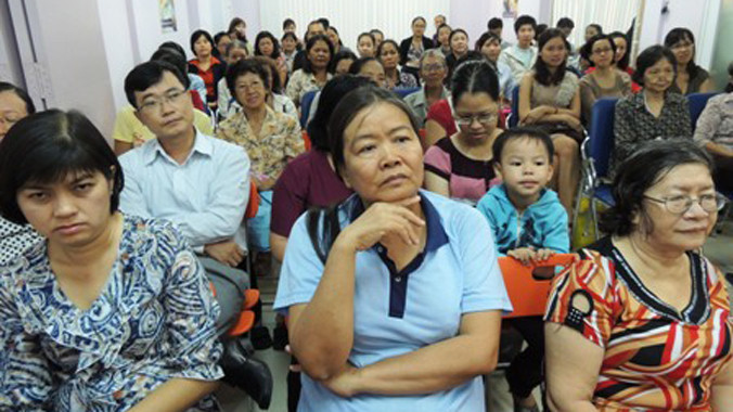 Phụ huynh trong một chương trình nghe tư vấn về các phương pháp giáo dục con. Ảnh minh họa.