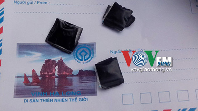 Số ma túy được "ngụy trang" kín đáo trong túi áo của đối tượng.