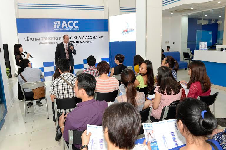 Bác sĩ Wade Brackenbury – giám đốc và là người sáng lập phòng khám ACC giới thiệu về phương pháp mới điều trị thoái hóa cột sống.