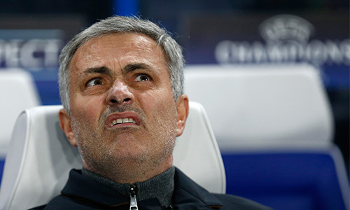 Mourinho áy náy vì kết quả của đội bóng quá nghèo nàn so với sự chờ đợi, hy vọng từ phía CLB và người hâm mộ. Ảnh:Reuters.