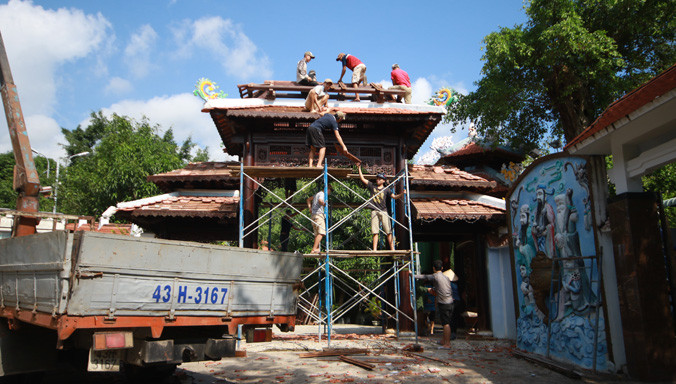 Tháo dỡ 'biệt phủ trăm tỷ' xây không phép ở Hải Vân