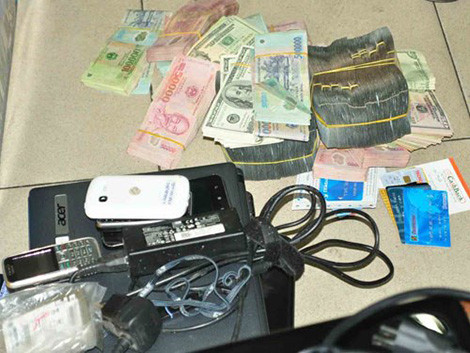 Tang vật cơ quan Công an thu giữ của các đối tượng tổ chức đánh bạc qua mạng 188bet.