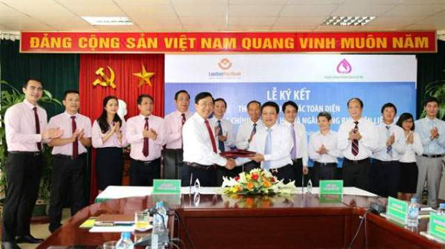 Toàn cảnh lễ ký kết.