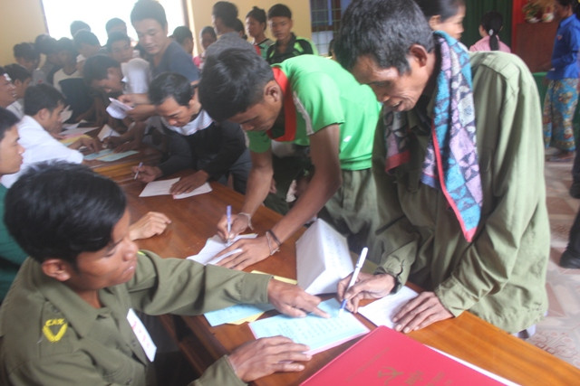 Đồng bào dân tộc thiểu số Quảng Bình náo nức đi bầu cử sớm,