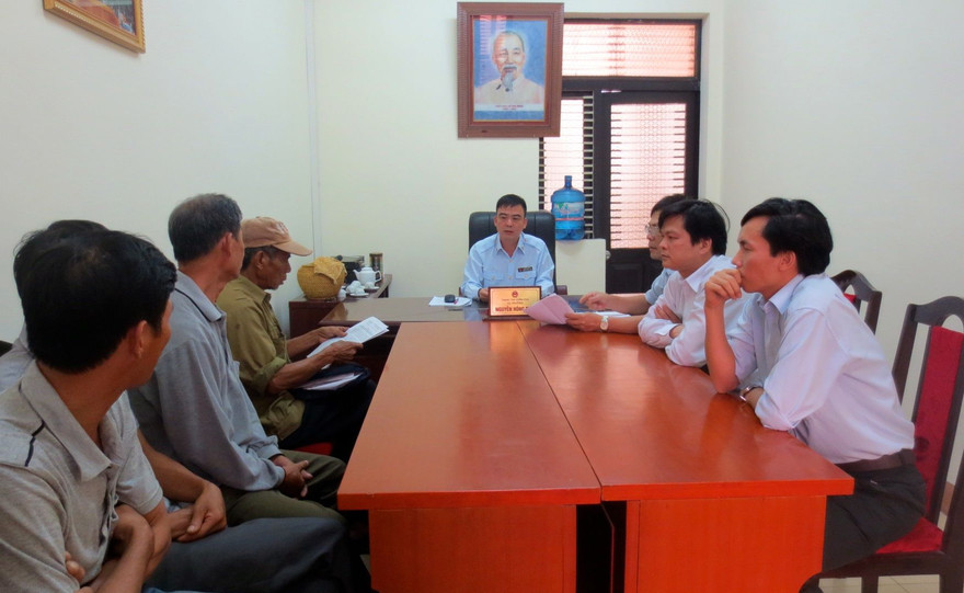 Ông Nguyễn Hồng Điệp (người ngồi giữa), Trưởng Ban Tiếp công dân TƯ, trong một lần tiếp công dân.