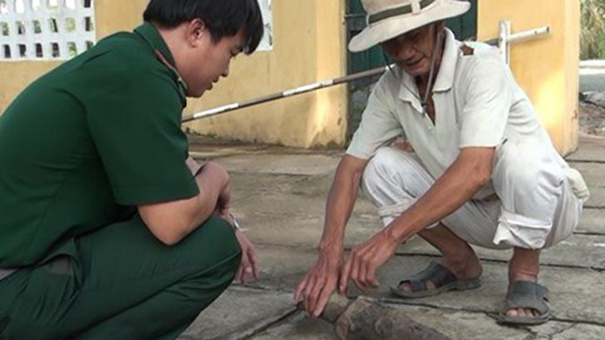 Vật nghi là đầu đạn tên lửa được bảo quản an toàn tại đồn Biên phòng Cửa Đại. Ảnh: Đỗ Phi.