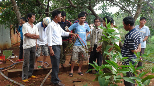 Hiện trường khu vực giếng mà nghi can Đ. Ch. sát hại 2 con ruột rồi ném xuống.