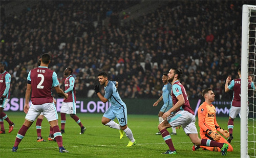 Aguero và các đồng đội có một buổi tối thi đấu nhàn nhã.