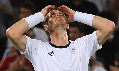 Murray vỡ òa sau chiến thắng lịch sử. Ảnh: Reuters.